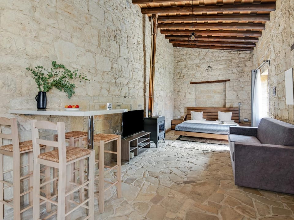 Bed, Photo of the whole room, Seating area