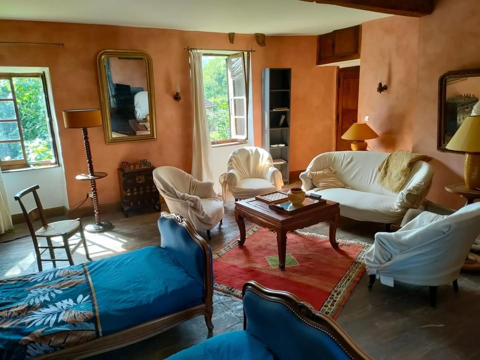Bed, Living room, Seating area