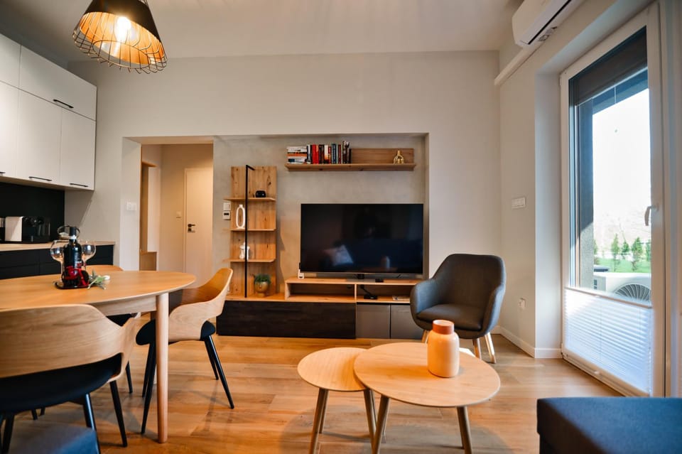 TV and multimedia, Kitchen or kitchenette, Living room, Seating area, Dining area, Evening entertainment