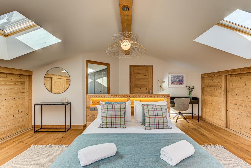 Bed, Photo of the whole room, Bedroom, towels, wardrobe