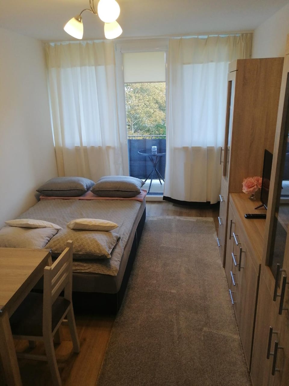 Bed, TV and multimedia, Kitchen or kitchenette, Living room, Photo of the whole room, Seating area, Bedroom, wardrobe