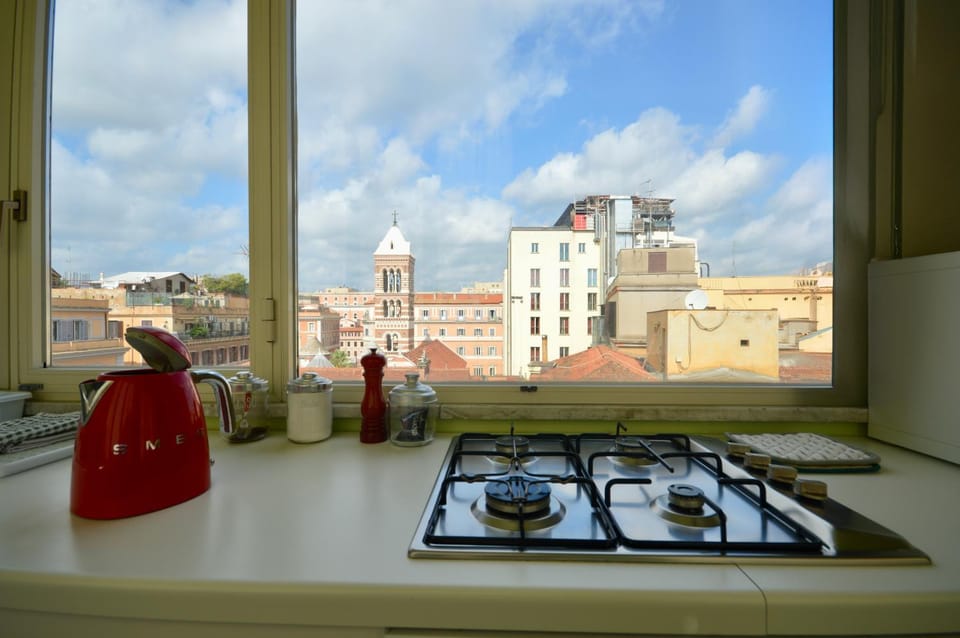View (from property/room), Kitchen or kitchenette, Communal kitchen, City view, kitchen