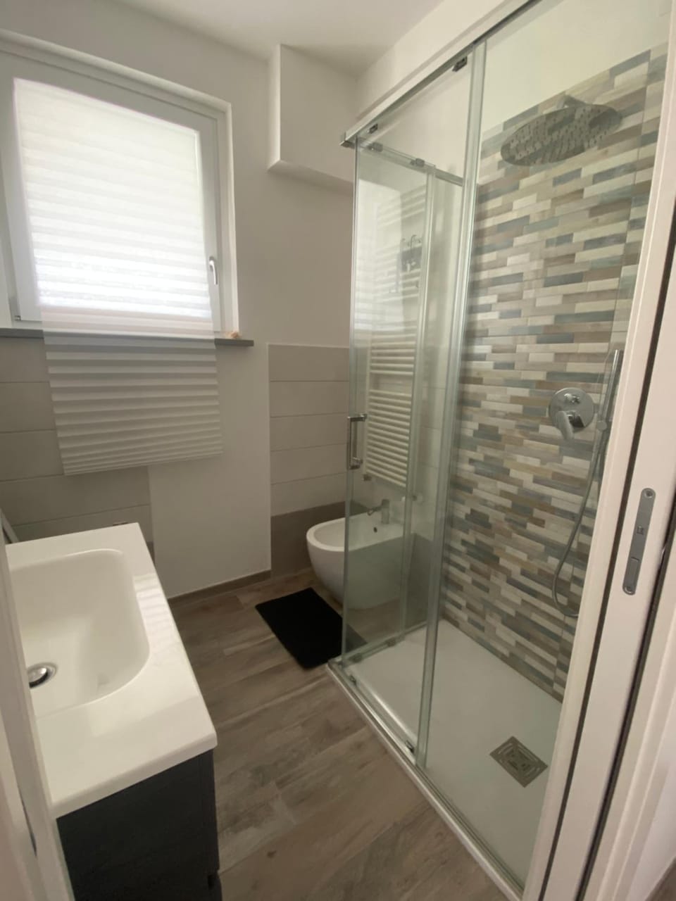 Shower, Toilet, Bathroom, towels