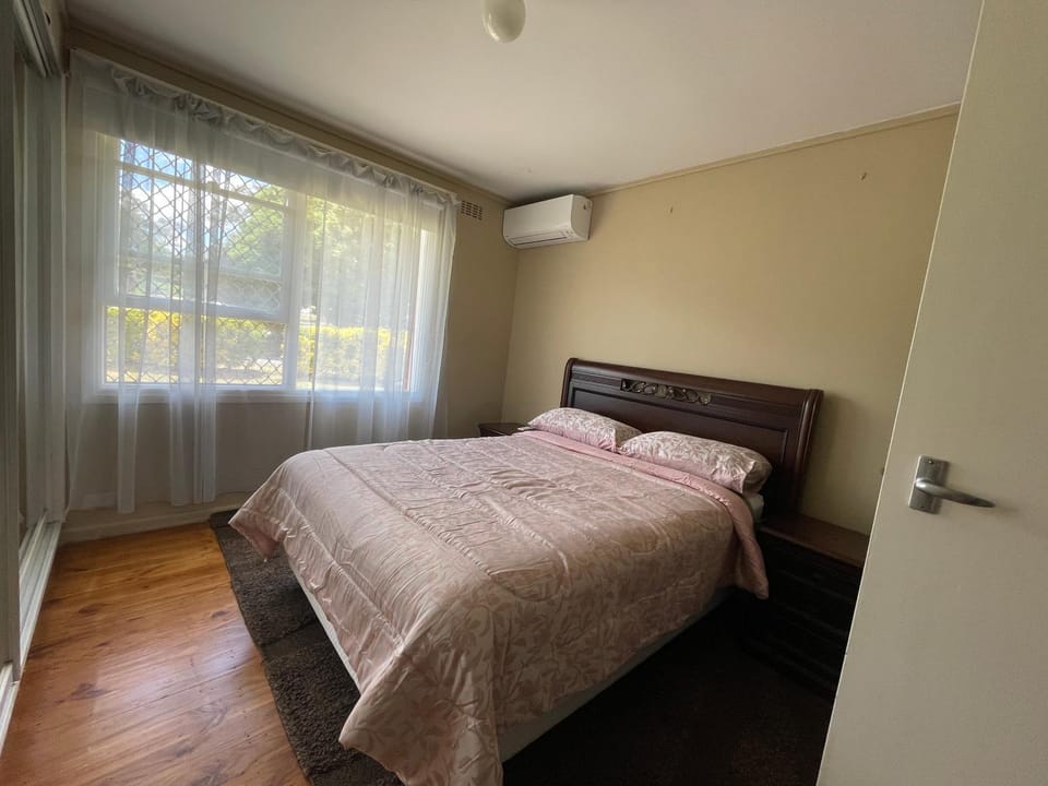 Locum Welcom two guests house close to Canberra Hospital House in Canberra