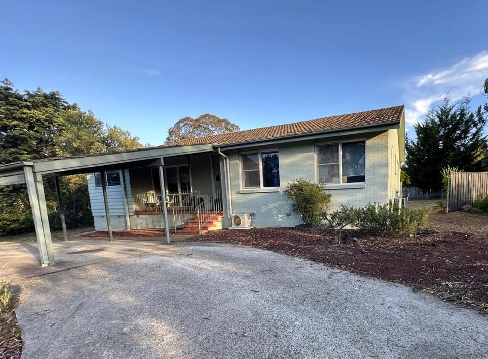 Locum Welcom two guests house close to Canberra Hospital House in Canberra