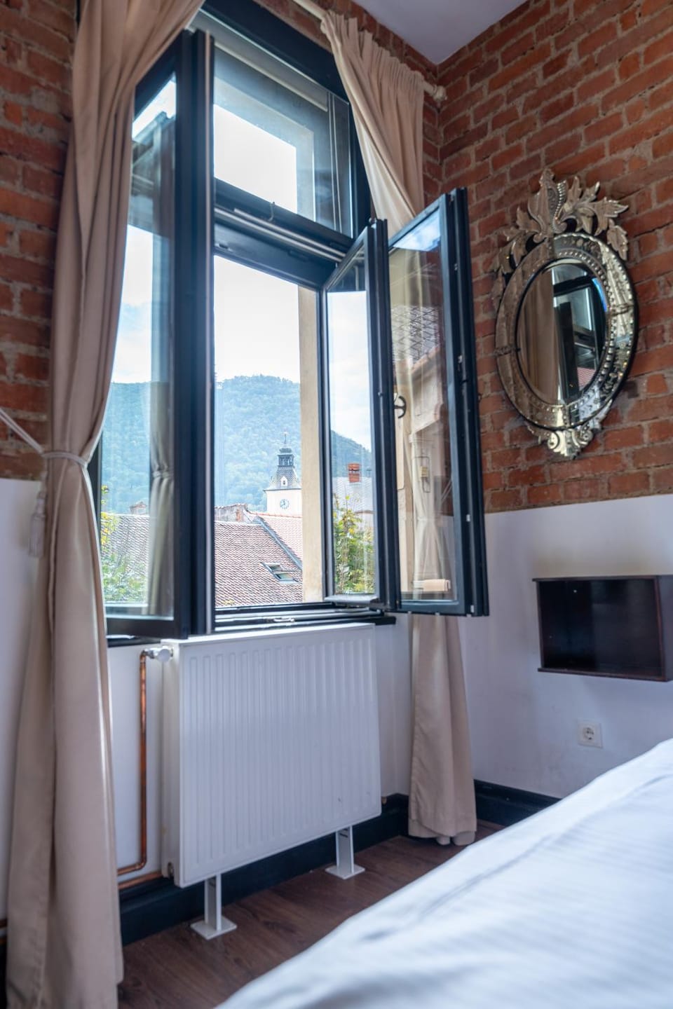 Natural landscape, Photo of the whole room, Mountain view
