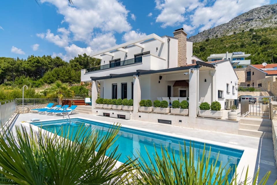Natural landscape, Swimming pool, sunbed