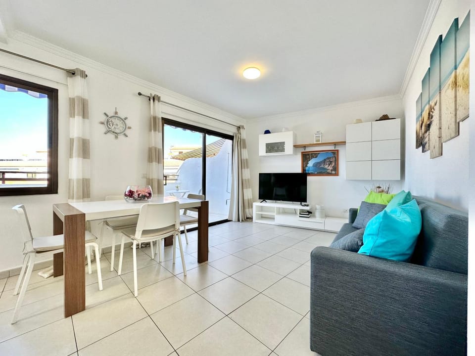 TV and multimedia, Living room, Dining area
