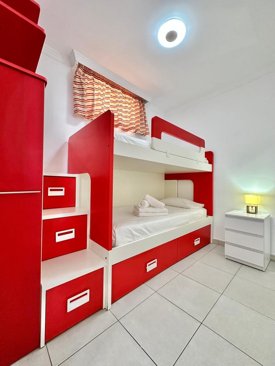 Bedroom, bunk bed