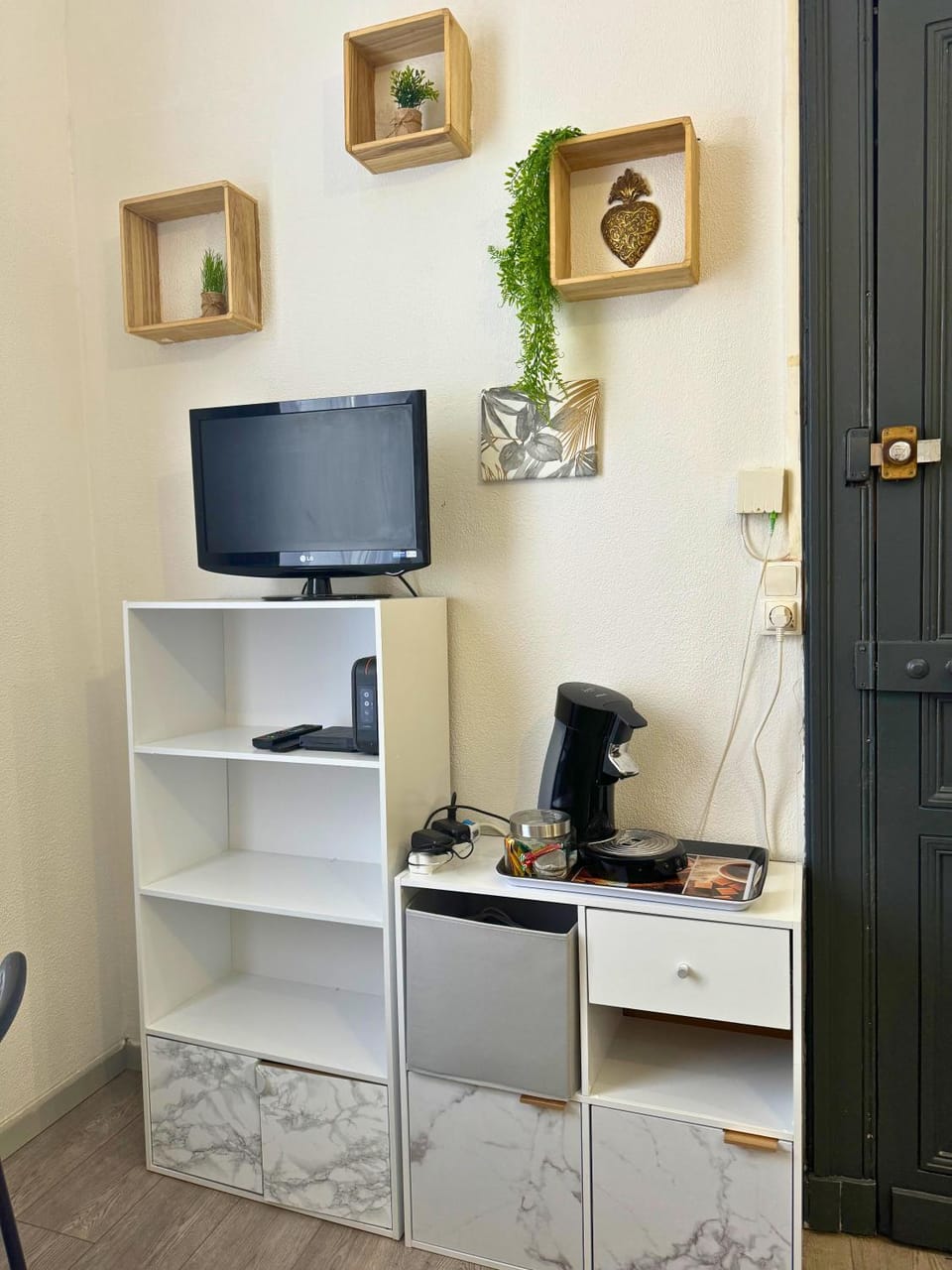 TV and multimedia, Decorative detail