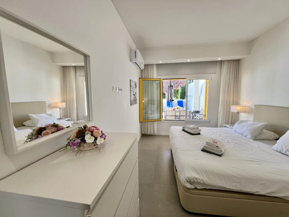 Bed, Bedroom