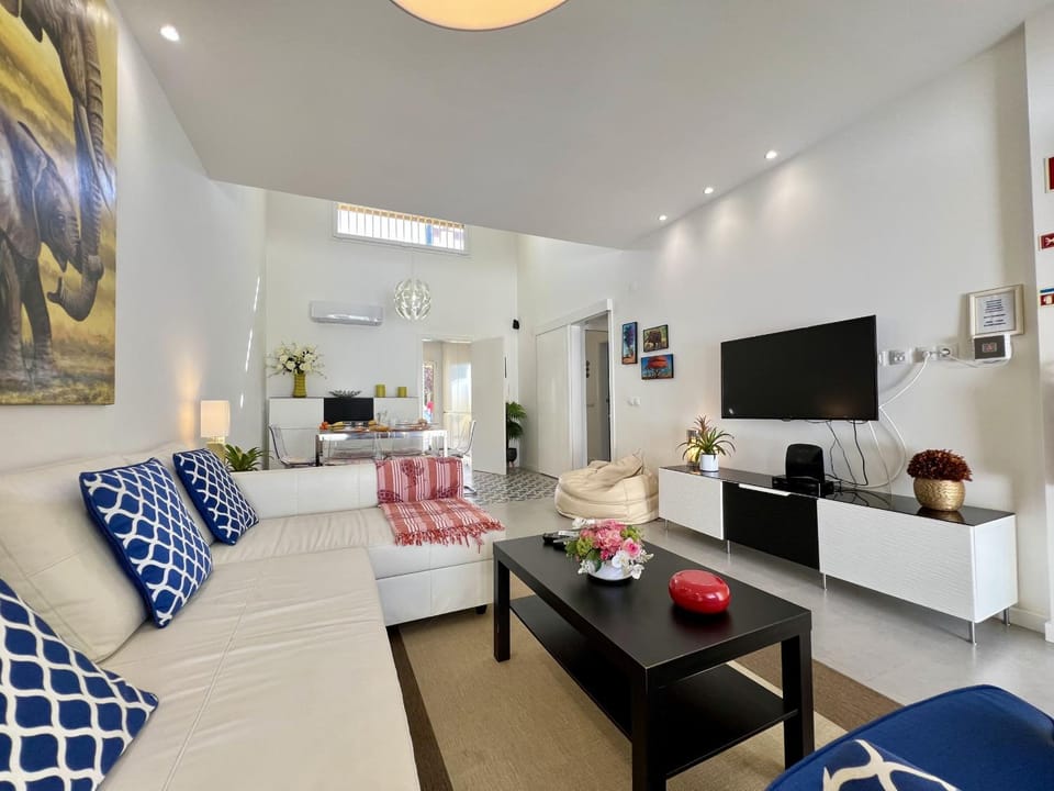 Communal lounge/ TV room, Living room