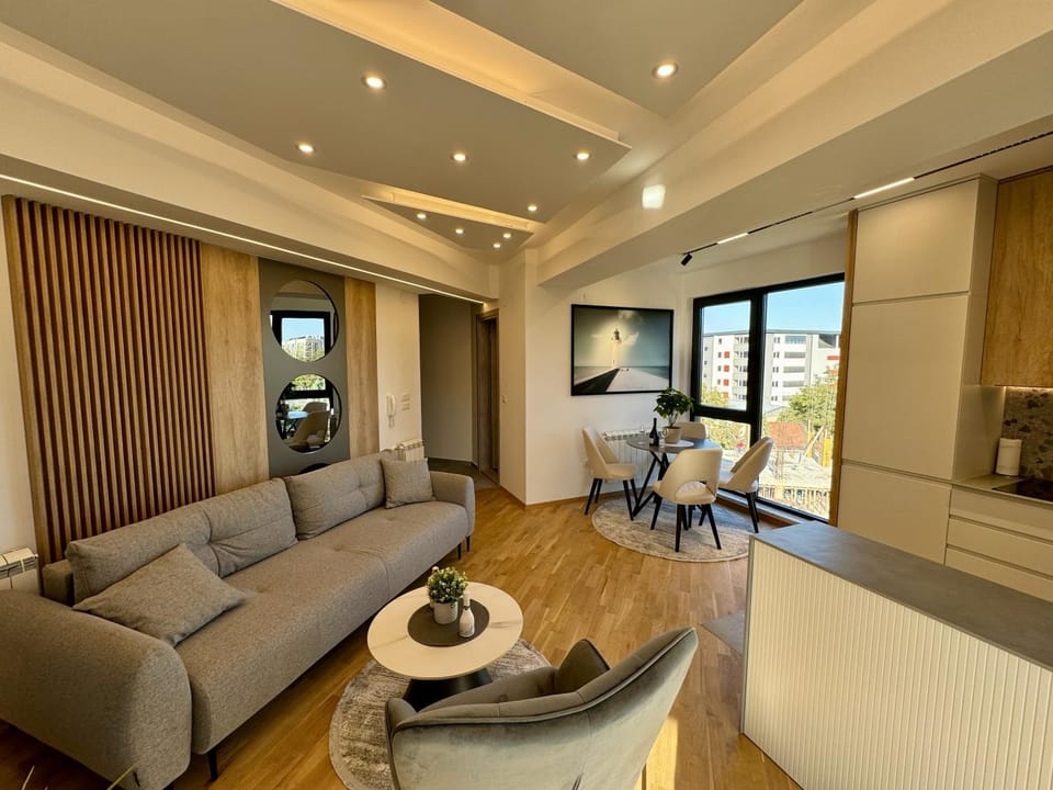 TV and multimedia, Living room, Seating area, Dining area