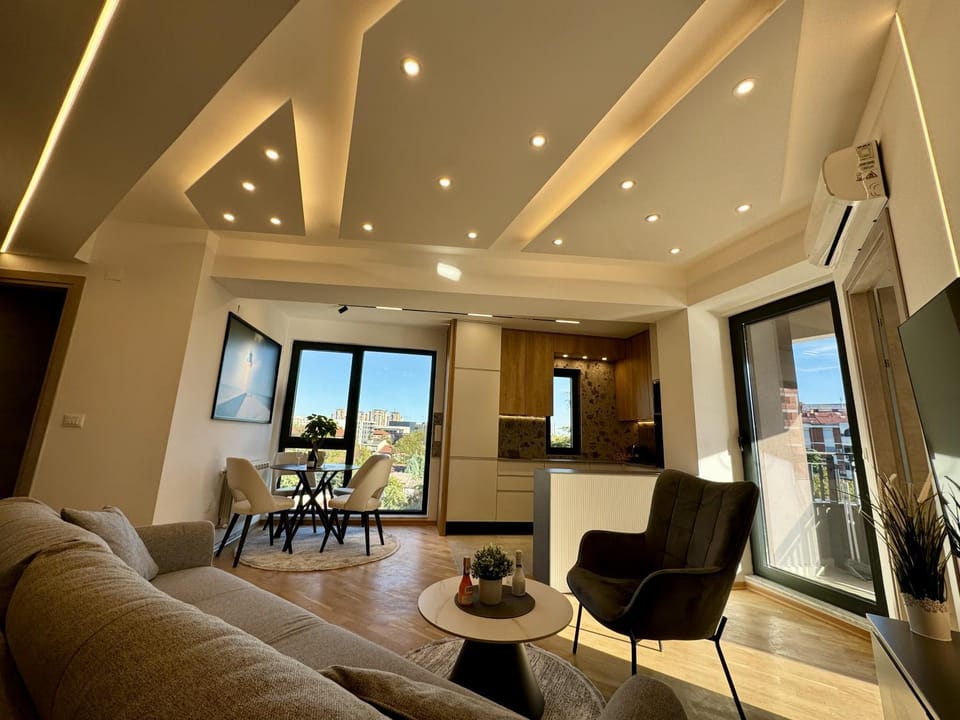 TV and multimedia, Kitchen or kitchenette, Living room, Seating area, Dining area