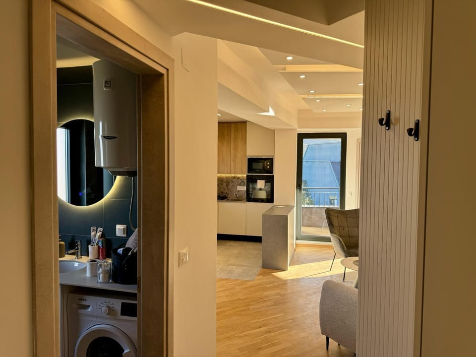 Kitchen or kitchenette, Seating area, Dining area, washing machine, dryer