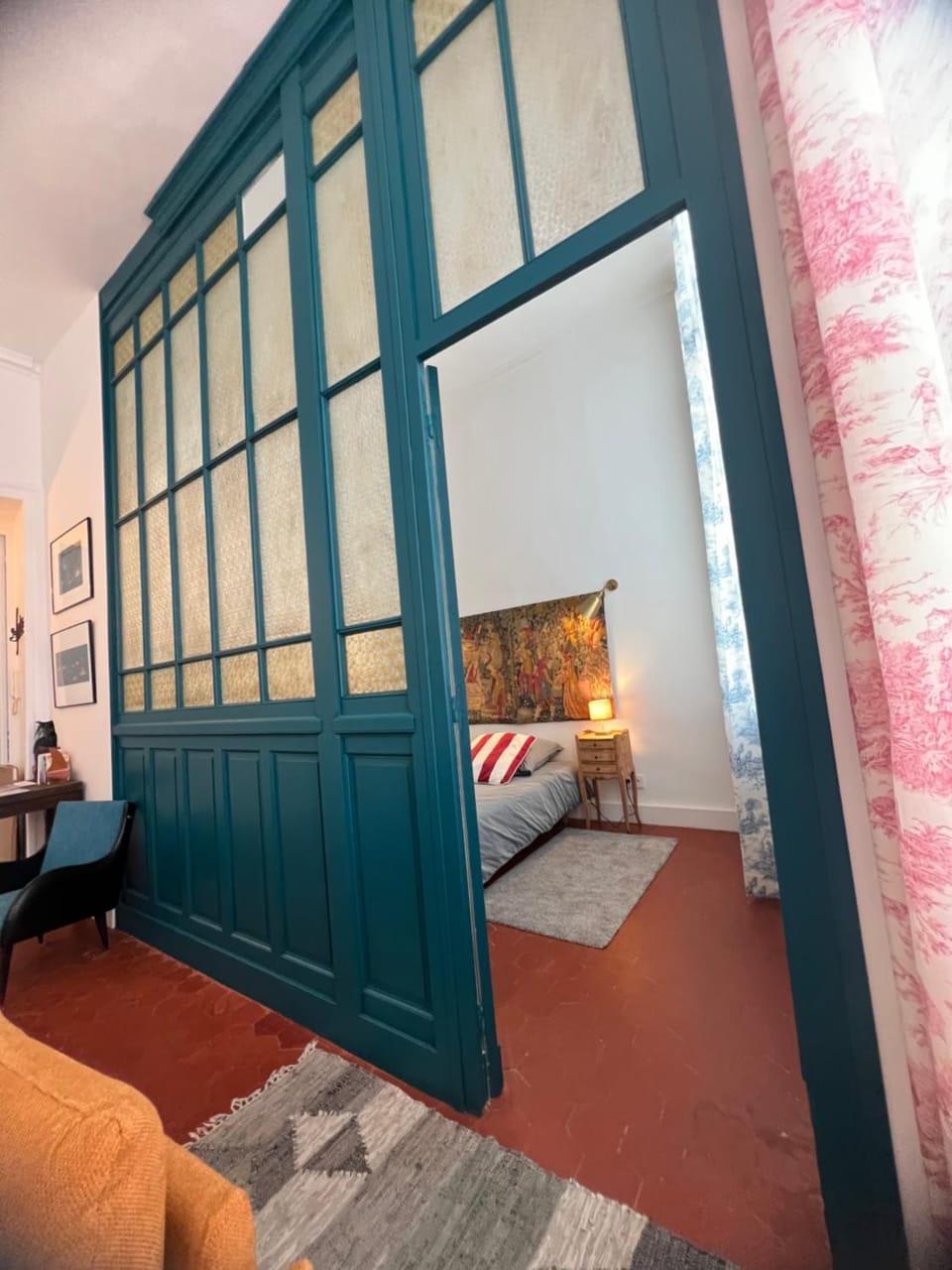 Bed, Living room, Photo of the whole room, Seating area, Bedroom, wardrobe
