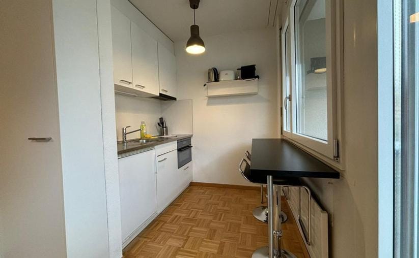 minibar, oven