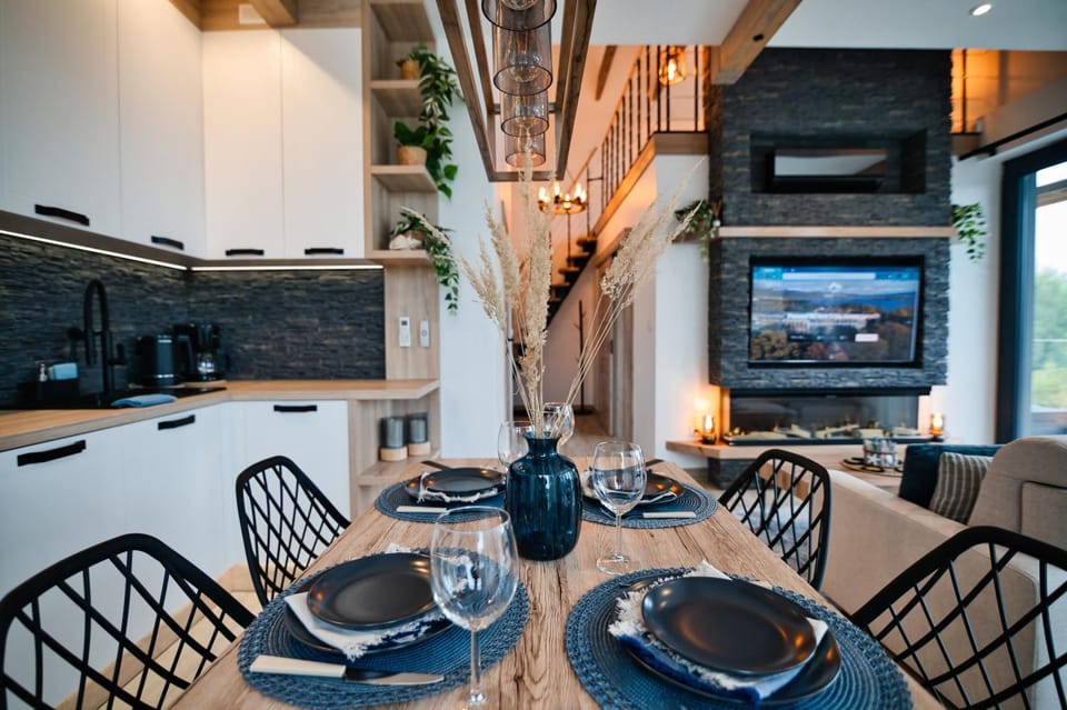 TV and multimedia, Kitchen or kitchenette, Seating area, Dining area