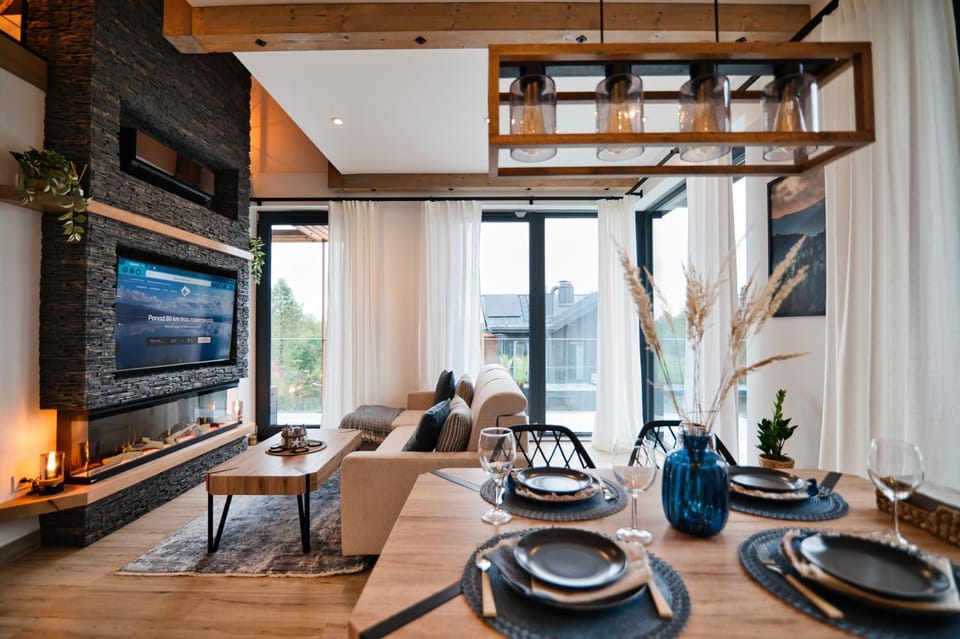 TV and multimedia, Living room, Seating area, Dining area