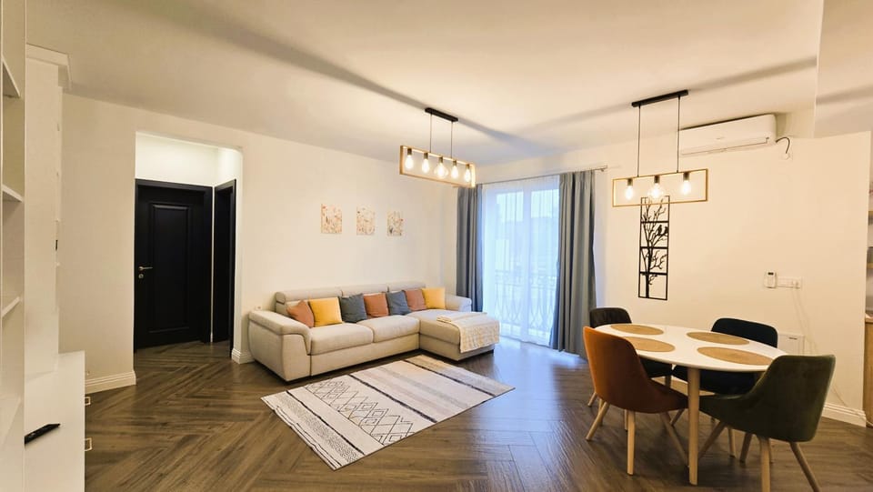 Bed, Living room, Photo of the whole room, Seating area, Dining area, Bedroom, air conditioner