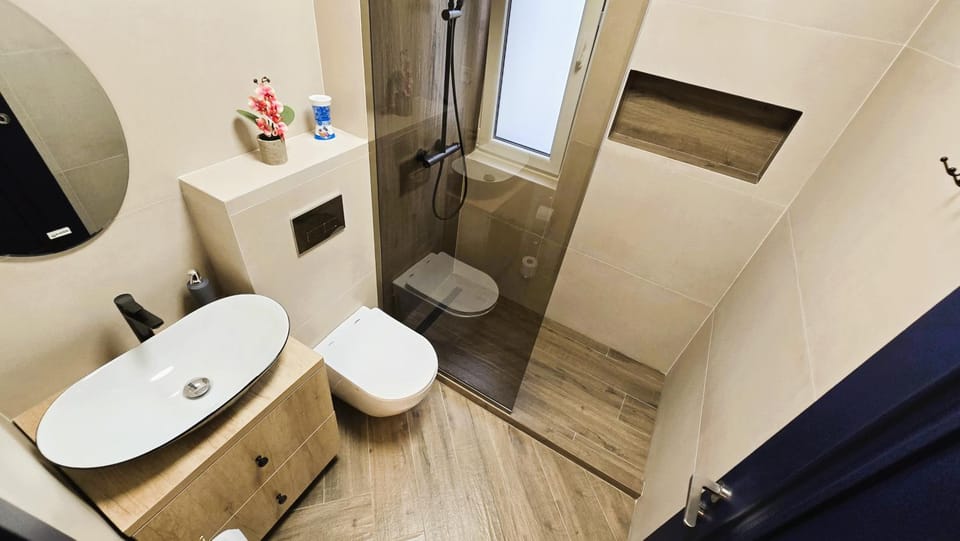 Shower, Toilet, Bathroom