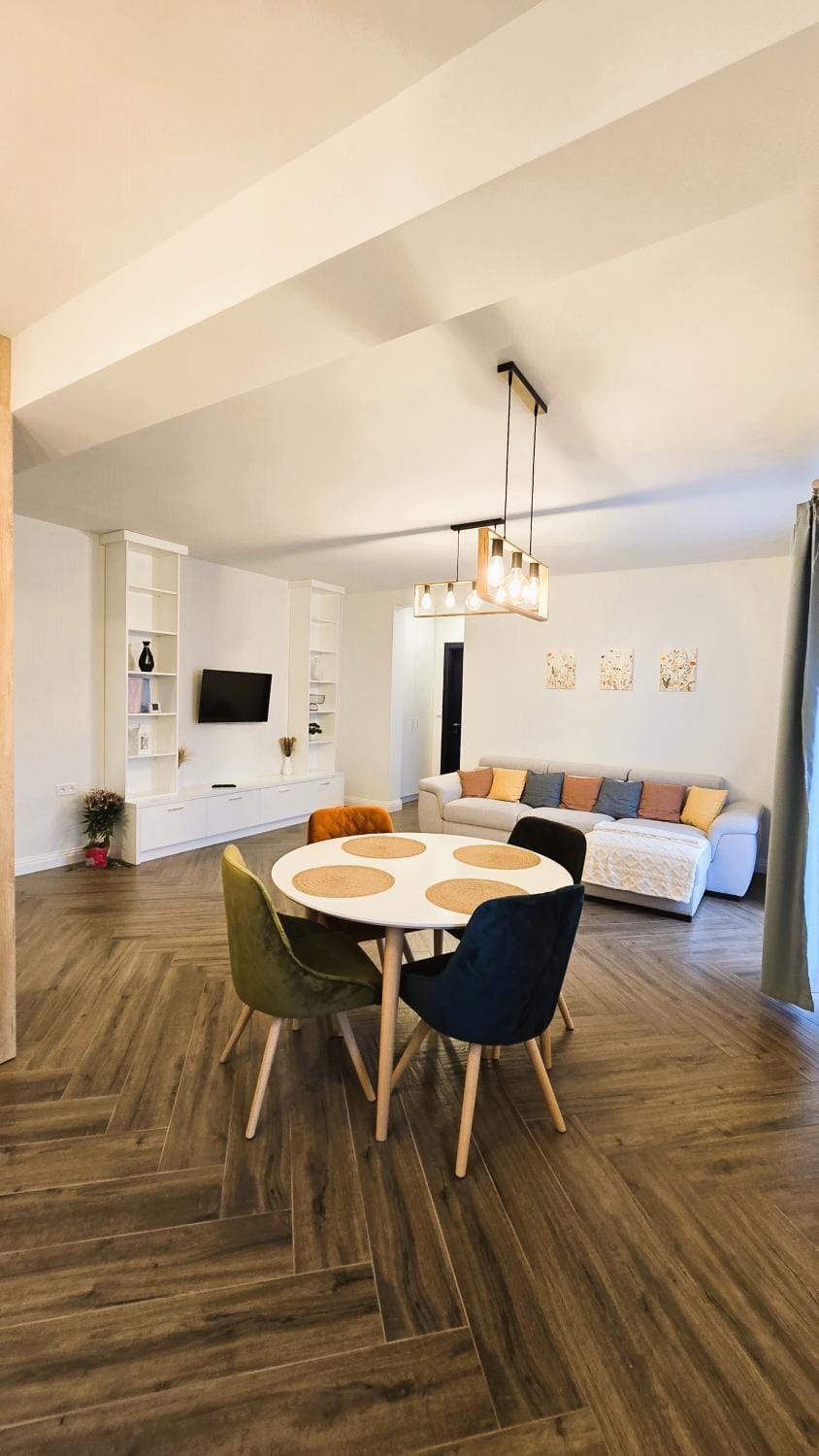 Living room, Seating area, Dining area
