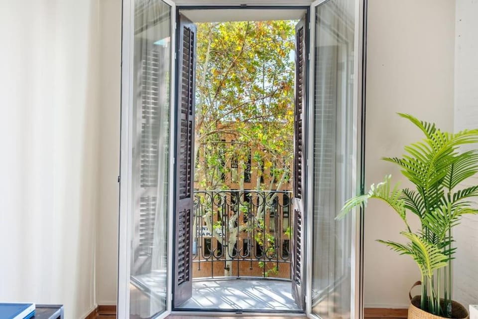 Lodging Apartments Entenca Apartment in Barcelona