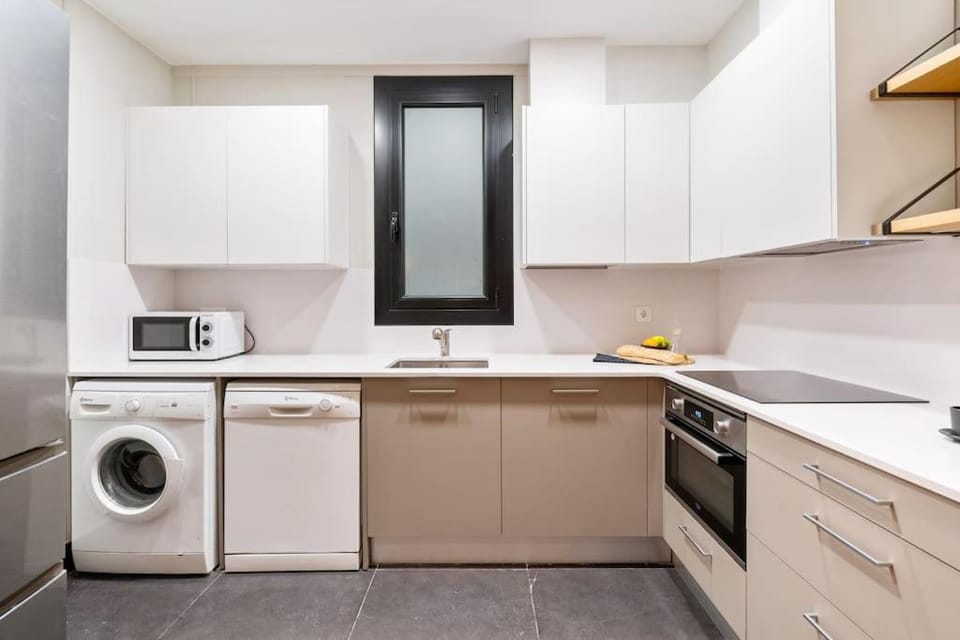 Lodging Apartments Entenca Apartment in Barcelona