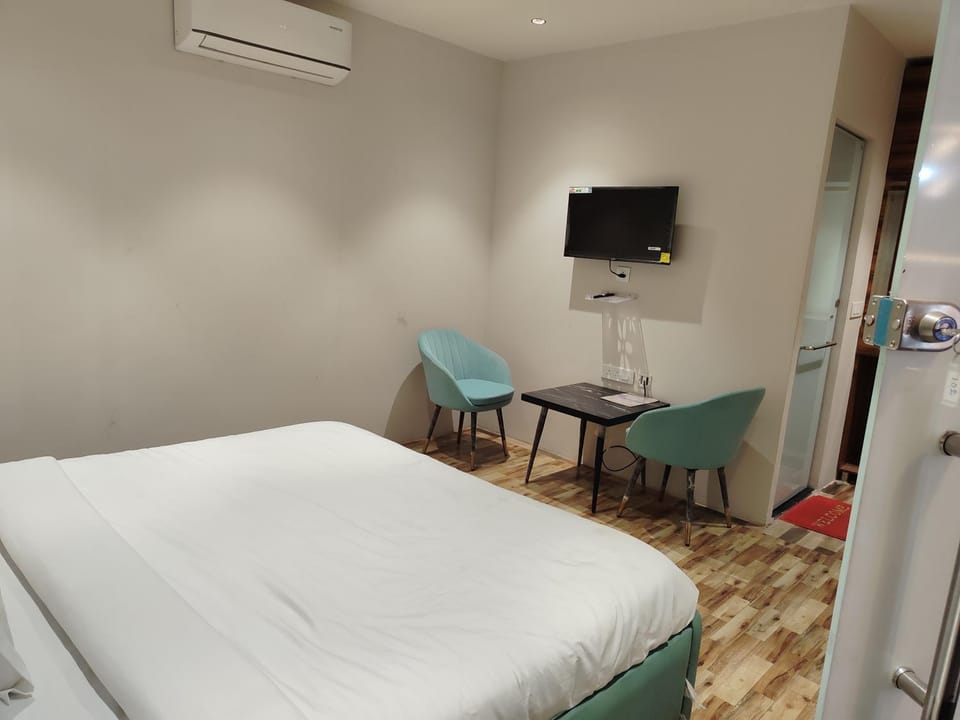 TV and multimedia, Bedroom, air conditioner