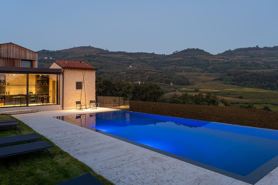 Property building, Natural landscape, Solarium, Mountain view, Pool view, Swimming pool, Sunset, sunbed