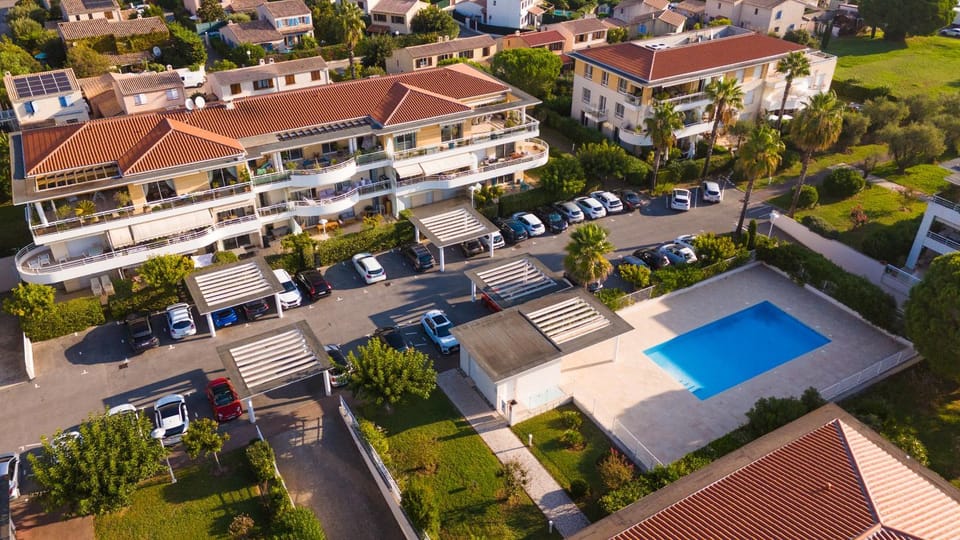 Property building, Bird's eye view, Pool view, Parking