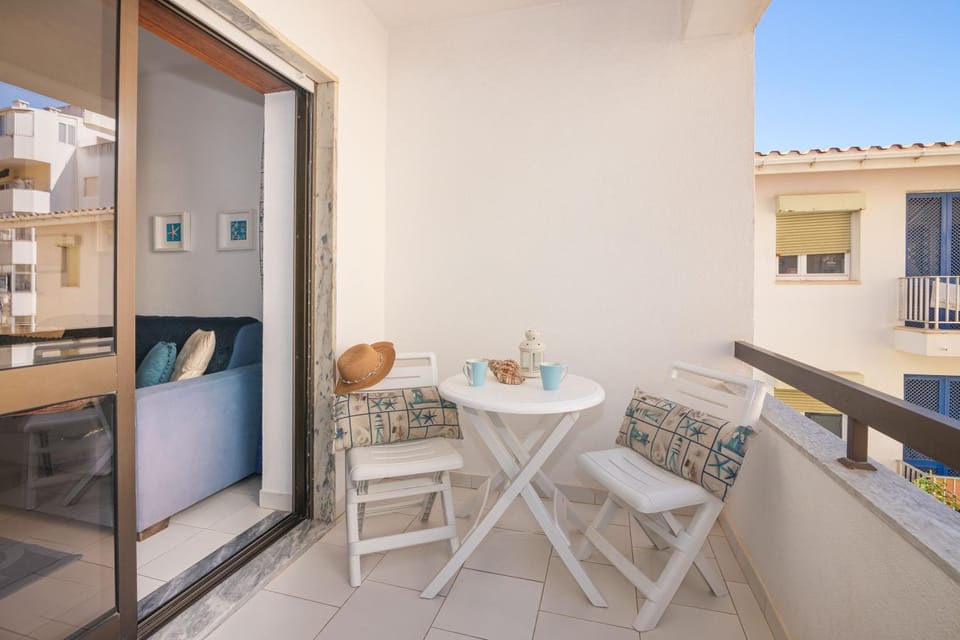 Patio, Day, Balcony/Terrace, Seating area, Dining area