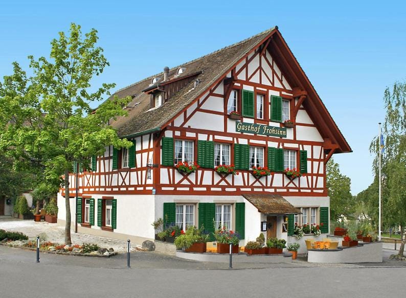 Property building, Day, Balcony/Terrace, Location