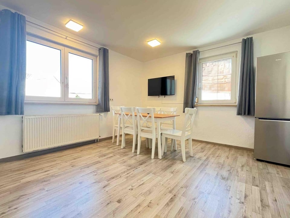 SAD303 - Geräumige Monteurwohnung mit Balkon Apartment in Bavaria