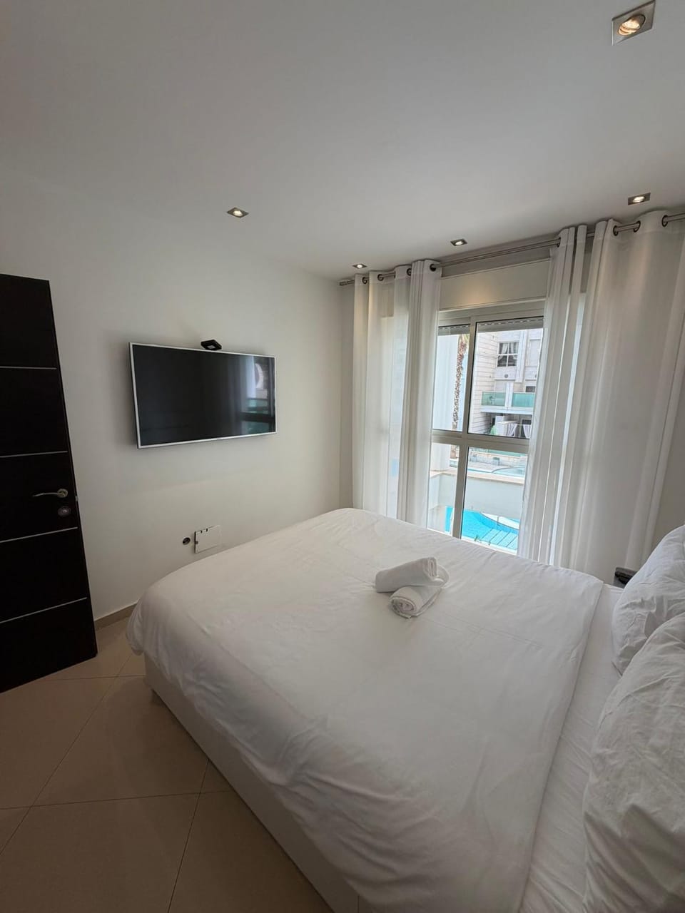 TV and multimedia, Pool view, air conditioner