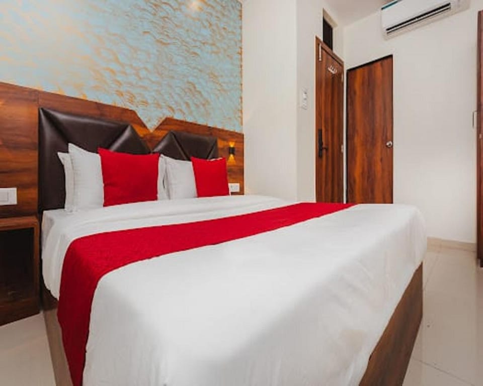 Bed, Photo of the whole room, Bedroom, air conditioner