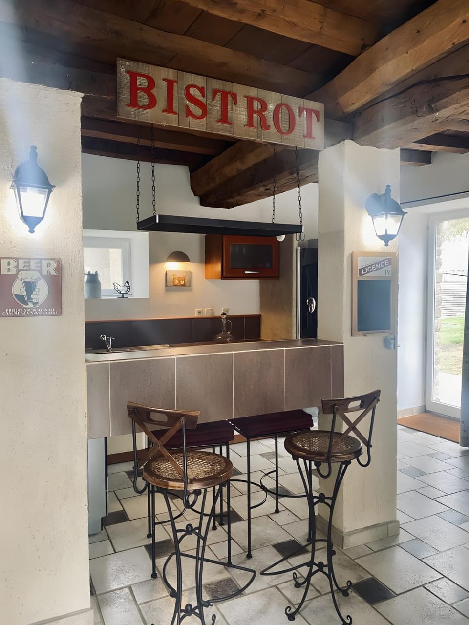 Property building, Kitchen or kitchenette, Living room