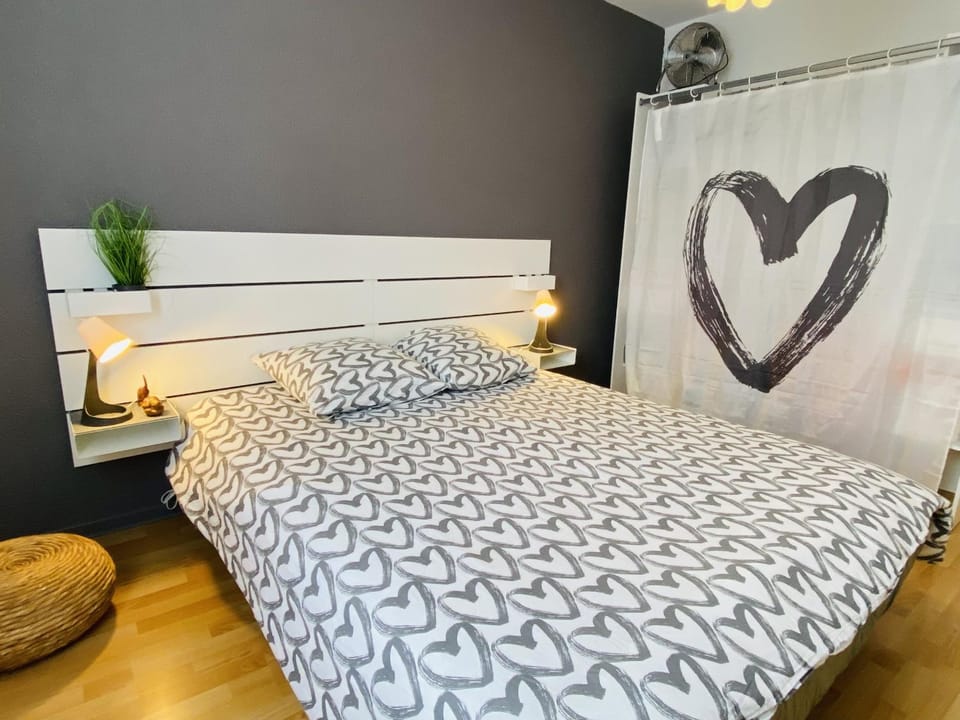 Bed, Bedroom