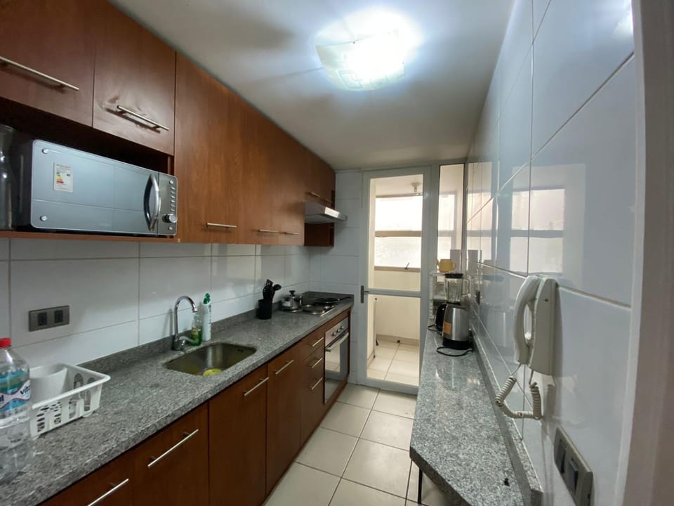 Bathroom, Kitchen or kitchenette, stove