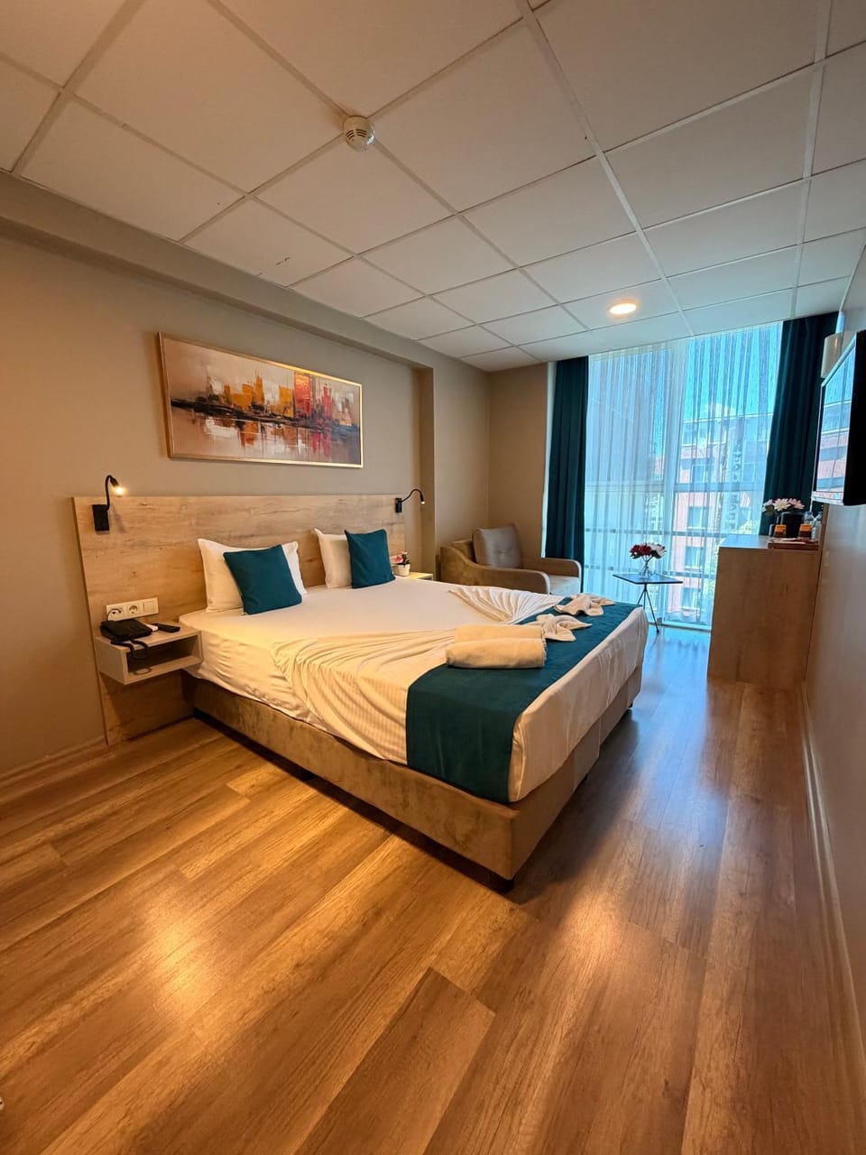 Bed, TV and multimedia, Photo of the whole room, Bedroom, towels