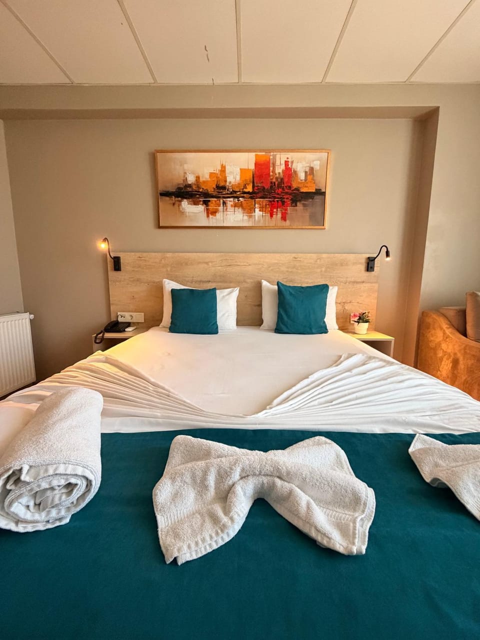 Bed, Photo of the whole room, Bedroom, towels