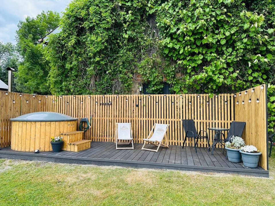 Spring, Garden, Hot Tub, Garden view, sunbed