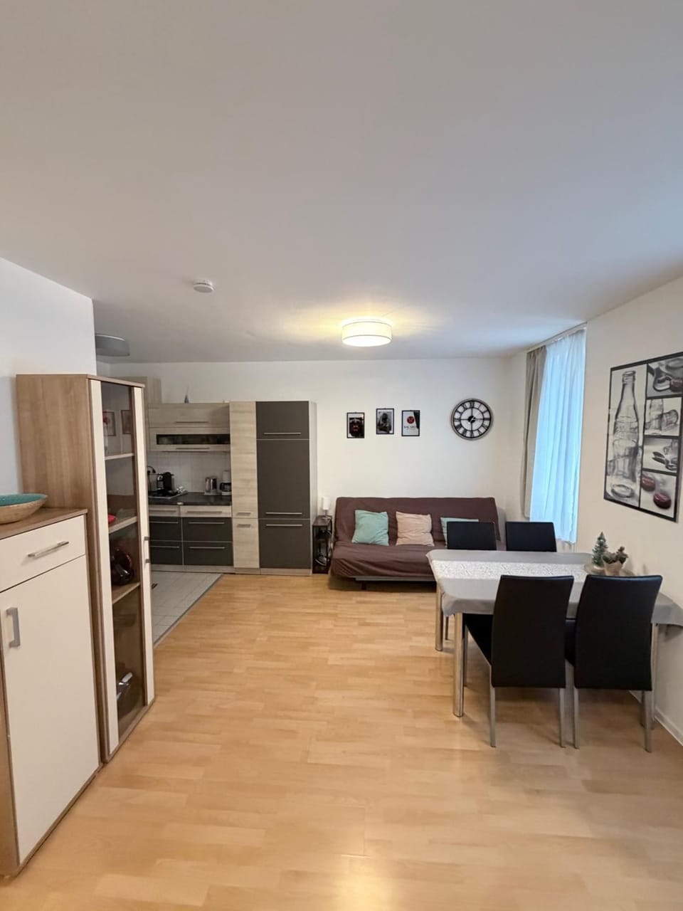 Communal lounge/ TV room, stove