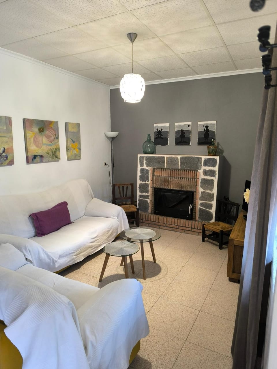 Dining area, fireplace