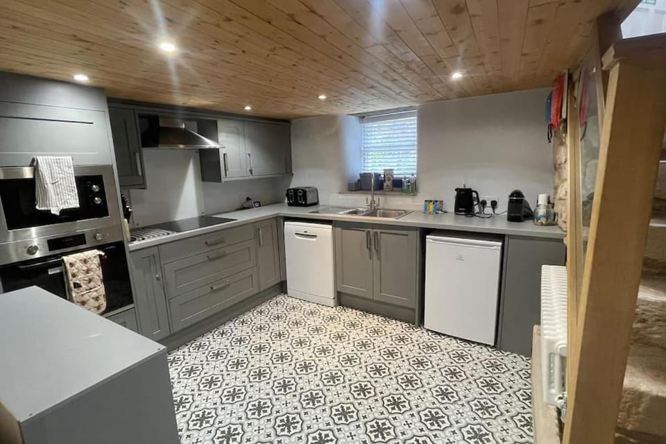 3 double bed whole house by castle House in Lancaster