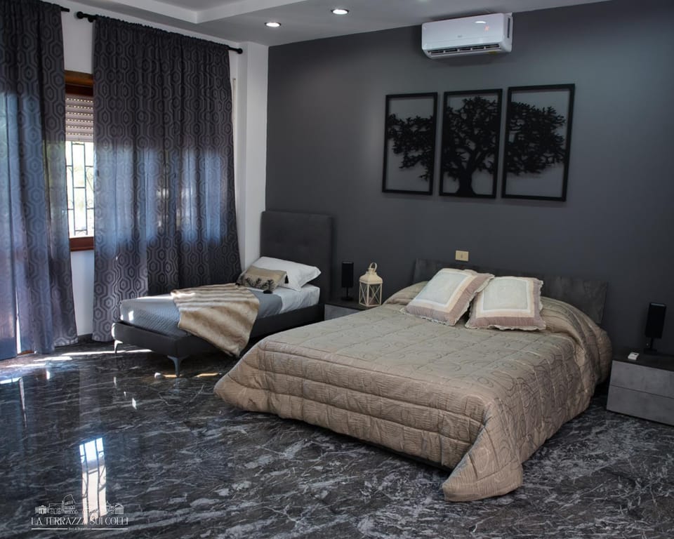 Bed, Photo of the whole room, Bedroom, air conditioner