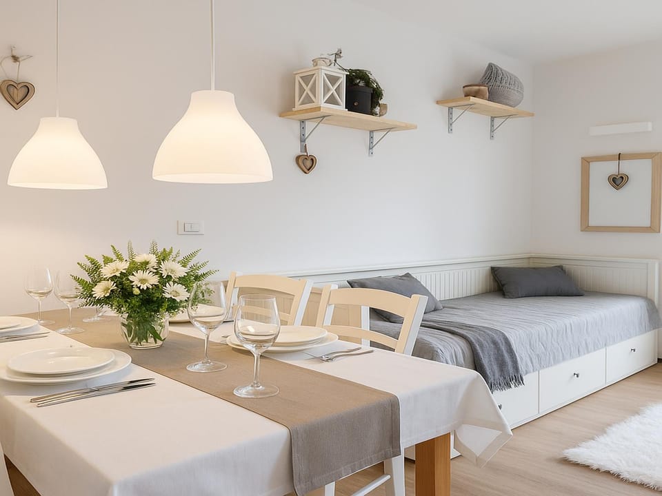 Dining area, Lunch