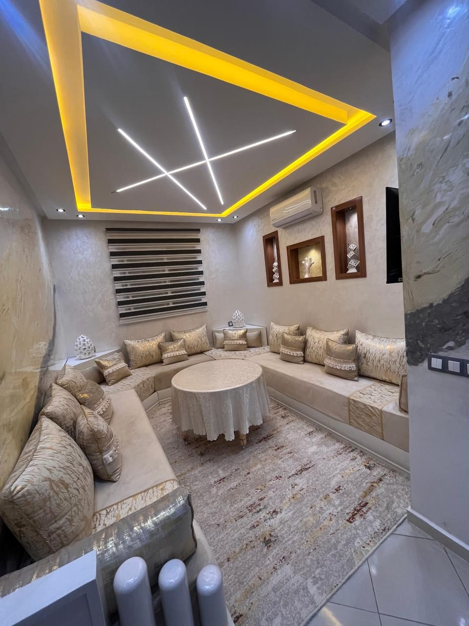 Living room, Seating area