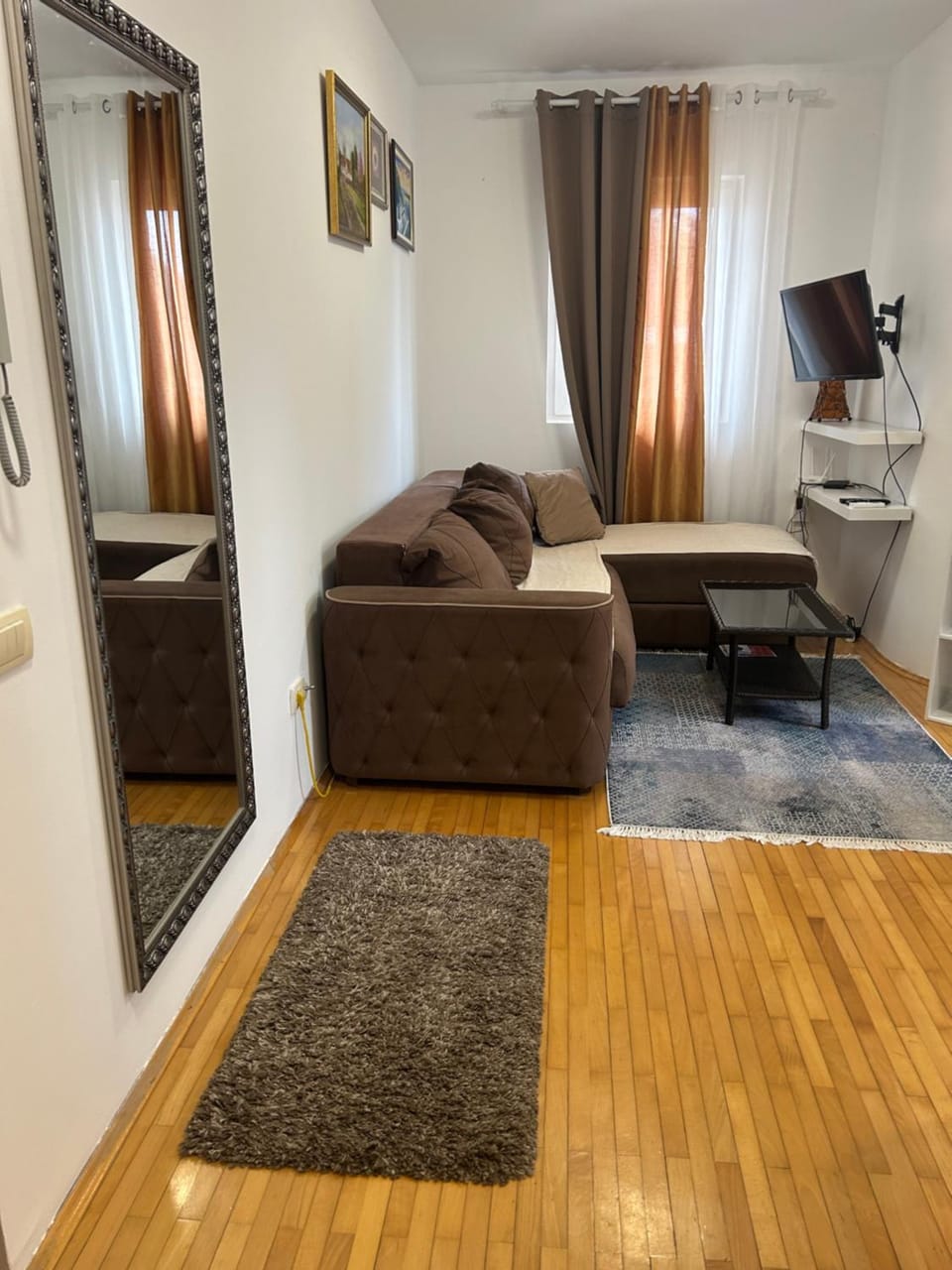 TV and multimedia, Living room, Seating area