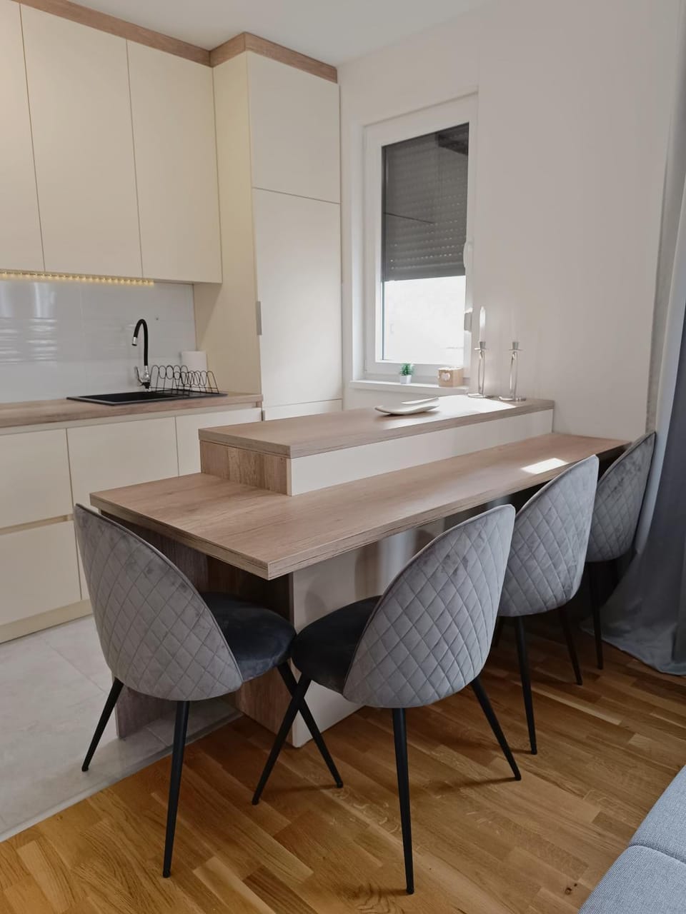 Kitchen or kitchenette, Dining area, stove